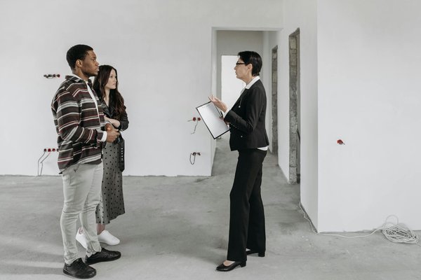 Quelles sont les meilleures plantes pour créer un jardin d'eau sur un balcon ?