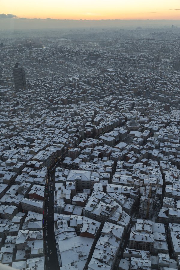 Astuces pour l'aménagement d'une terrasse sur un toit plat en milieu urbain