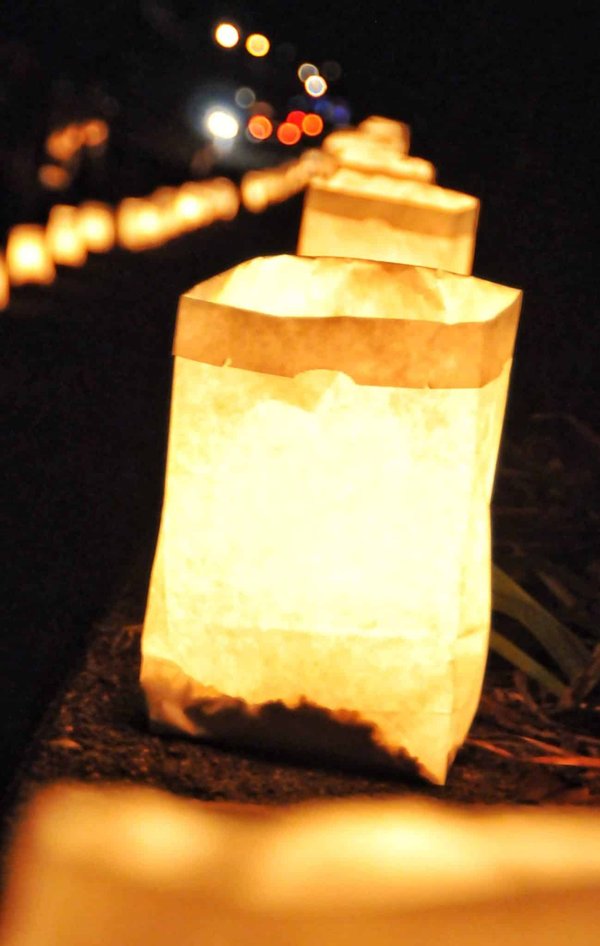 Quelle est la meilleure configuration de luminaire pour un salon avec des œuvres d'art ?