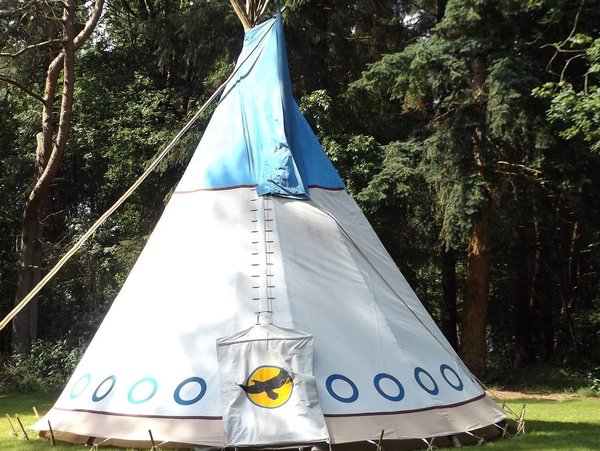 Comment fabriquer une tente tipi pour enfant dans les règles de l'art ?
